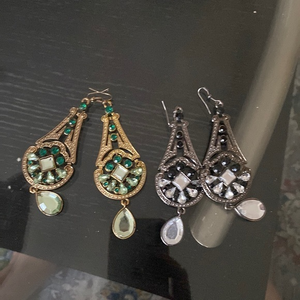 Long dangling earrings‎ very pretty
